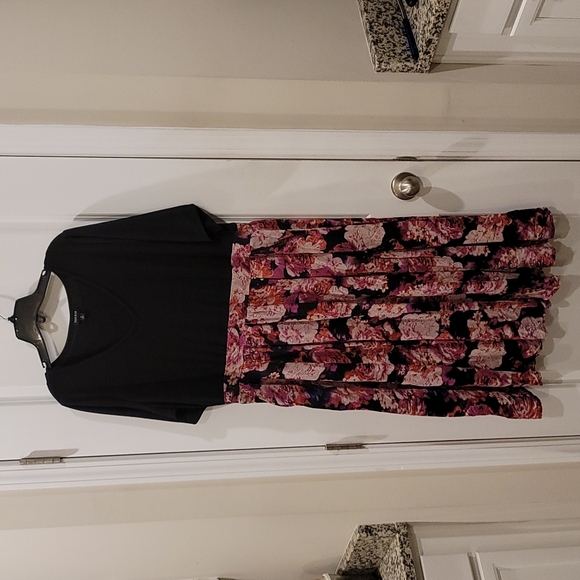 torrid Dresses & Skirts - Torrid Mixed Material Floral Dress Sz 2